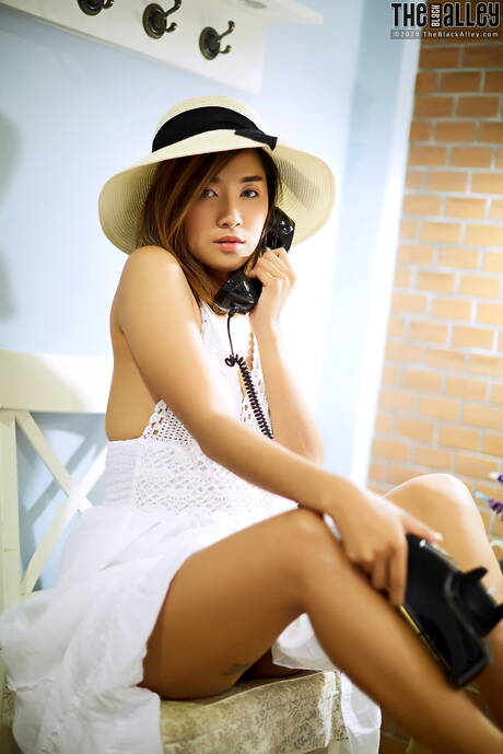 The Black Alley are proud to present you with a free photos featuring Apple unveiling hot body