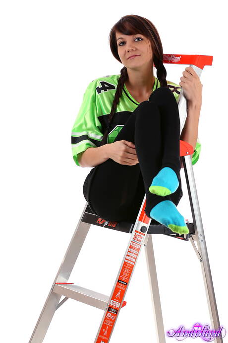 Andi Land offers a free picture gallery with Andi unveiling sexy form