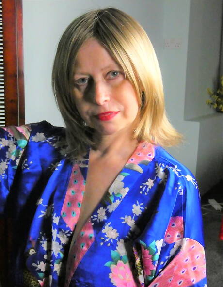 TAC Amateurs invite you to explore xxx pics featuring Posh Sophia exhibit hot form