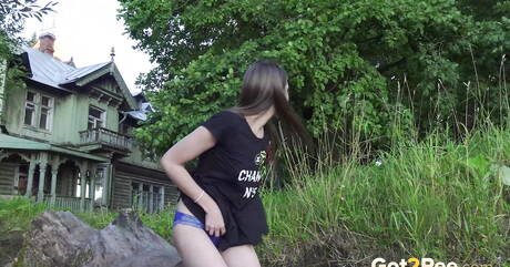 Got 2 Pee pleased to share with you a free picture gallery with Vika in pissing fantasy